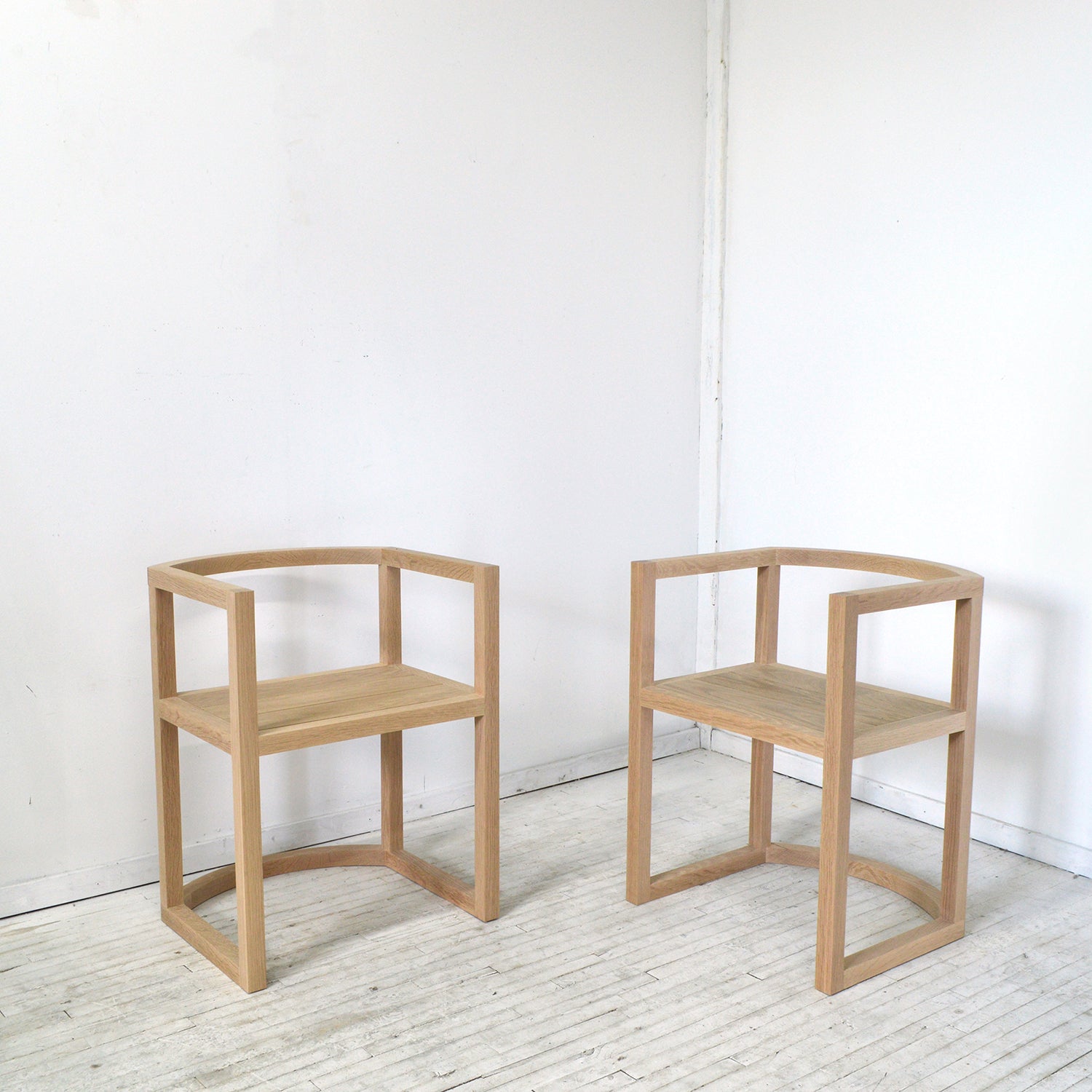 Int/Est/Ext Chair